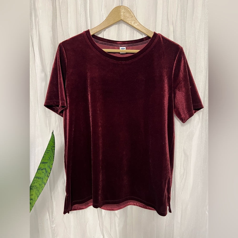 Old Navy Velvet T-shirt size medium